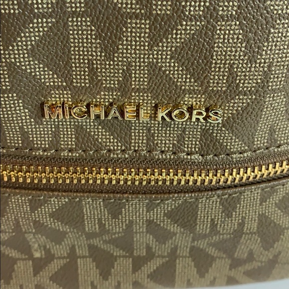 Authentic Micheal Kors backpack !!!!! W/ dust bag main image 10